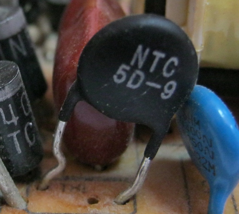 Резисторы блока питания. NTC термистор в блоке питания. Варистор в блоке питания. Варисторы в блоке питания ATX. Термистор из блока питания компьютера.